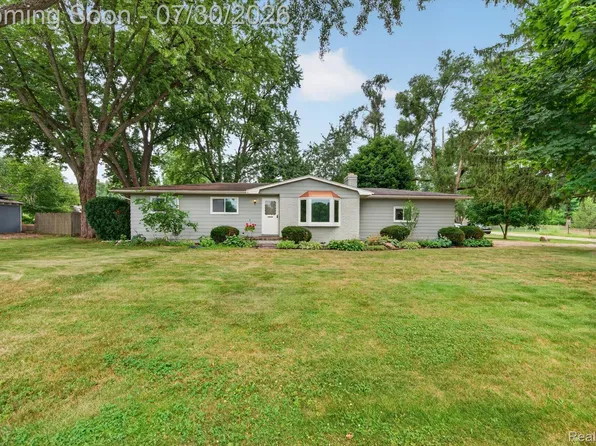 5991 Maybee Rd, Clarkston, MI 48346