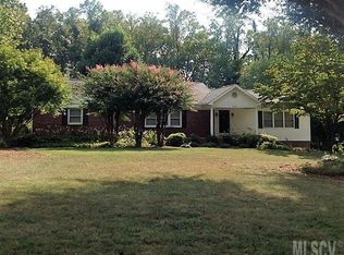 245 21st Ave NW, Hickory, NC 28601