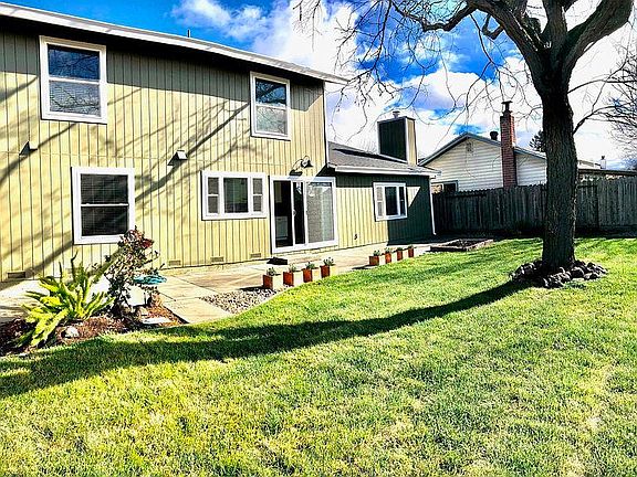 3rd image of 4461A Meadowlark Dr