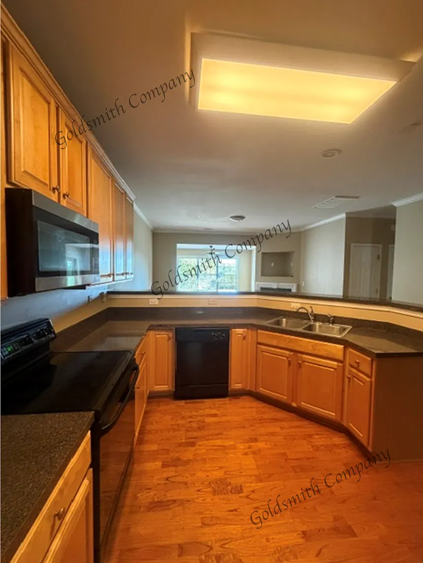 3 bed, 2.5 bath, 1800 sqft, $2,250 — Photo 2