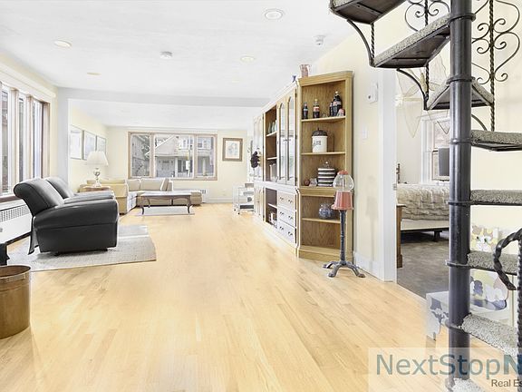 5th image of 149 Beaumont St