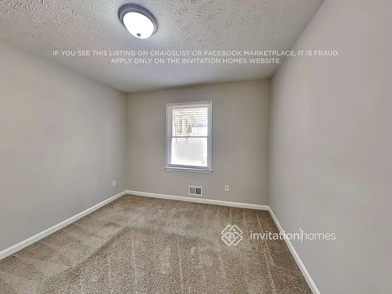 300 E Country Woods Dr — Photo 13