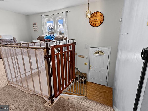 5th image of 20 Bayberry Dr