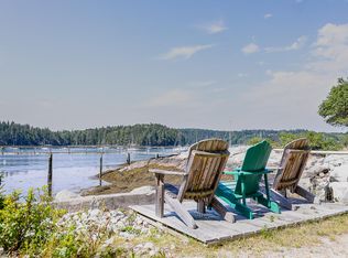 34 Captain Eels Ln, Brooksville, ME 04617