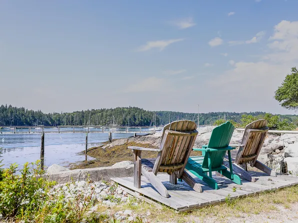 34 Captain Eels Lane, Brooksville, ME 04617