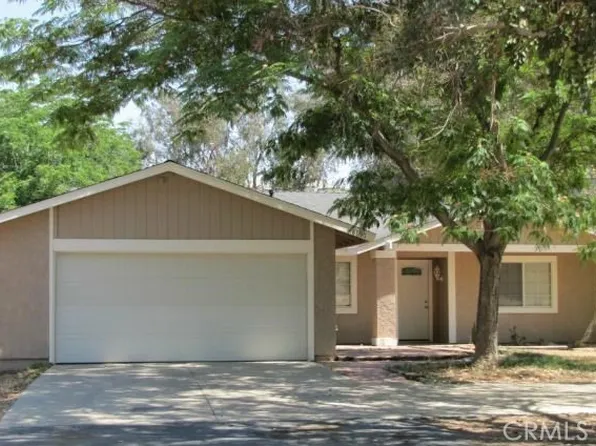 18890 Welch Dr, Lake Elsinore, CA 92532