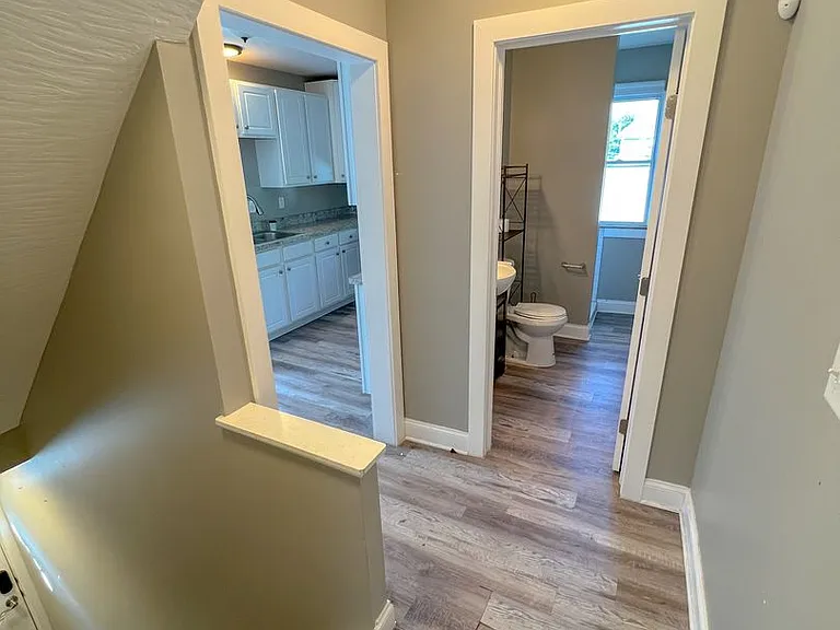 137.5 Avondale Ave — Photo 11