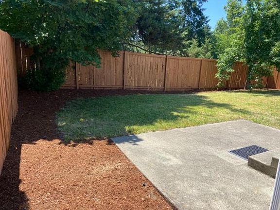 3rd image of 825 Pinecrest Dr SE