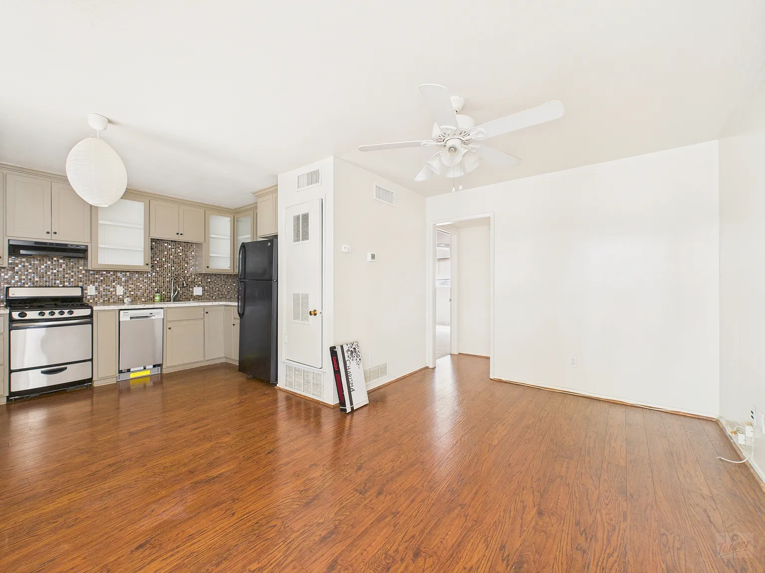 803 W 28th St Apt 202 — Photo 3
