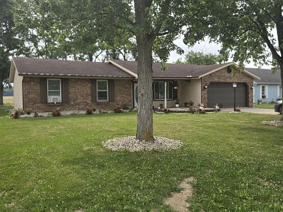 2nd image of 1029 Emerald Rd