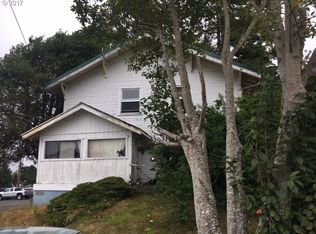 318 S 6th St, Coos Bay, OR 97420