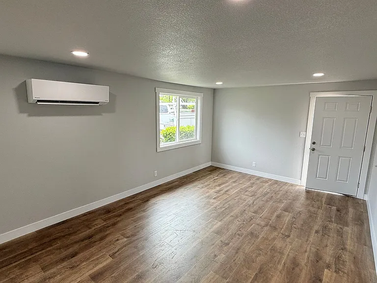 301 S Columbus Ave — Photo 5