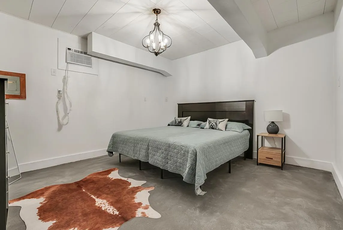 4 bed, 1658 sqft, $2,100 — Photo 3