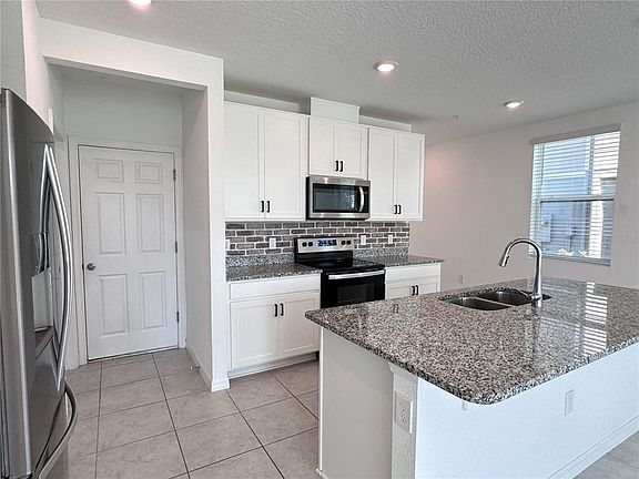 4th image of 2549 Red Spruce Way