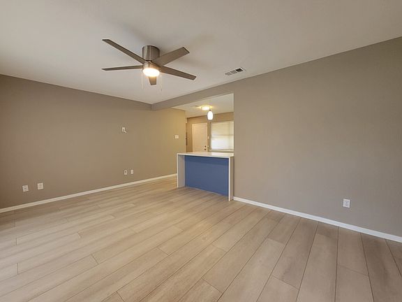3rd image of 4724 Laurel Ln