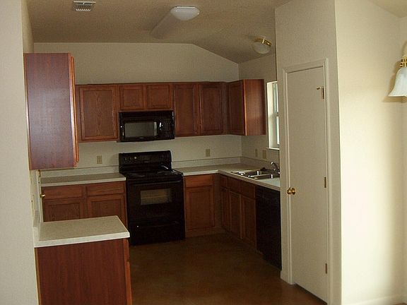 5th image of 1164 Squire Dr APT B