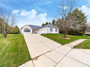 26011 Westwood Hills Dr, South Bend, IN 46628