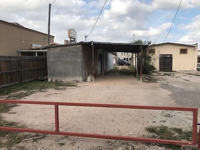 1st image of 710 1/2 E University Dr