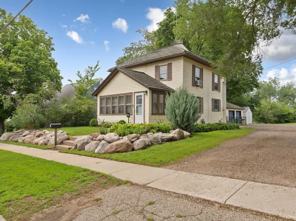 721 1st St N, Waterville, MN 56096