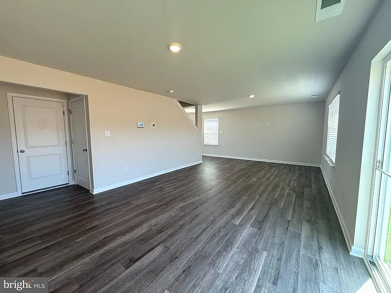 223 Orpington Dr — Photo 2