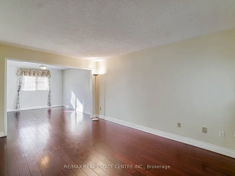 3725 Althorpe Cir N — Photo 11