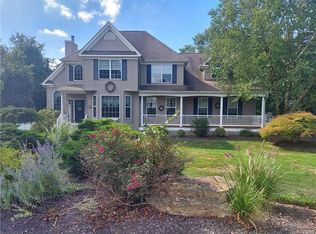 6 Calico Ct, Ridge, NY 11961