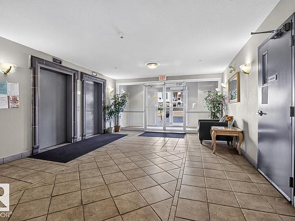 3rd image of 237 Youville Dr E #116