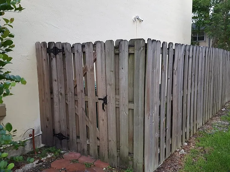 Side Gate