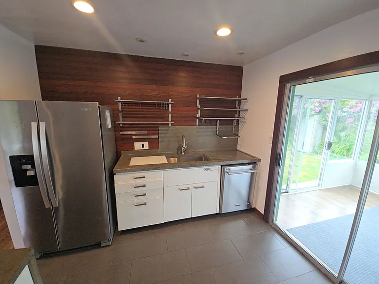 2204 F St — Photo 10