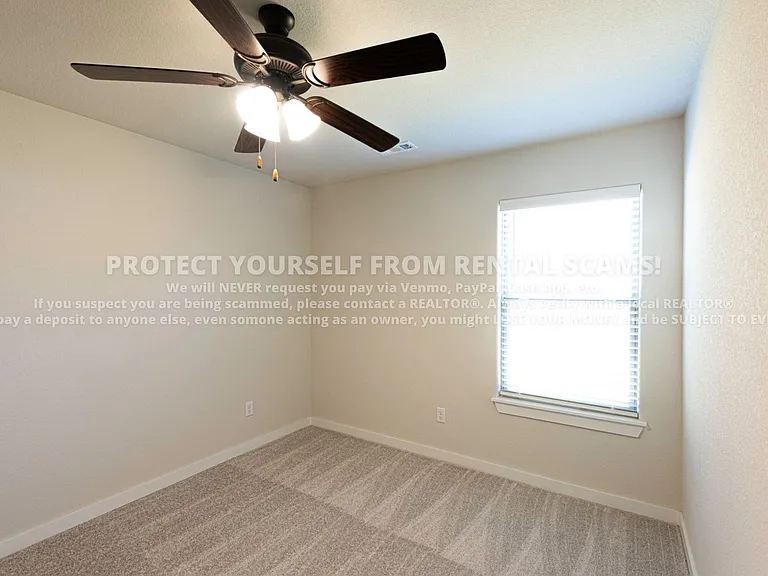 520 Aster St — Photo 8