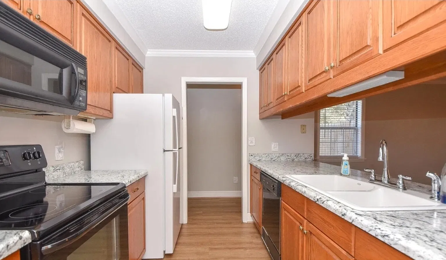 3 bed, 1179 sqft, $1,300 — Photo 2