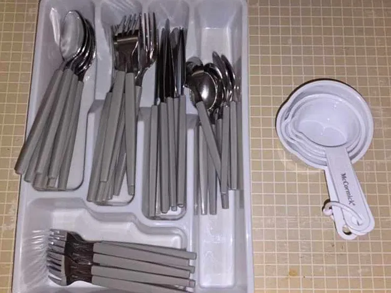 Complete cutlery set available for your convenience