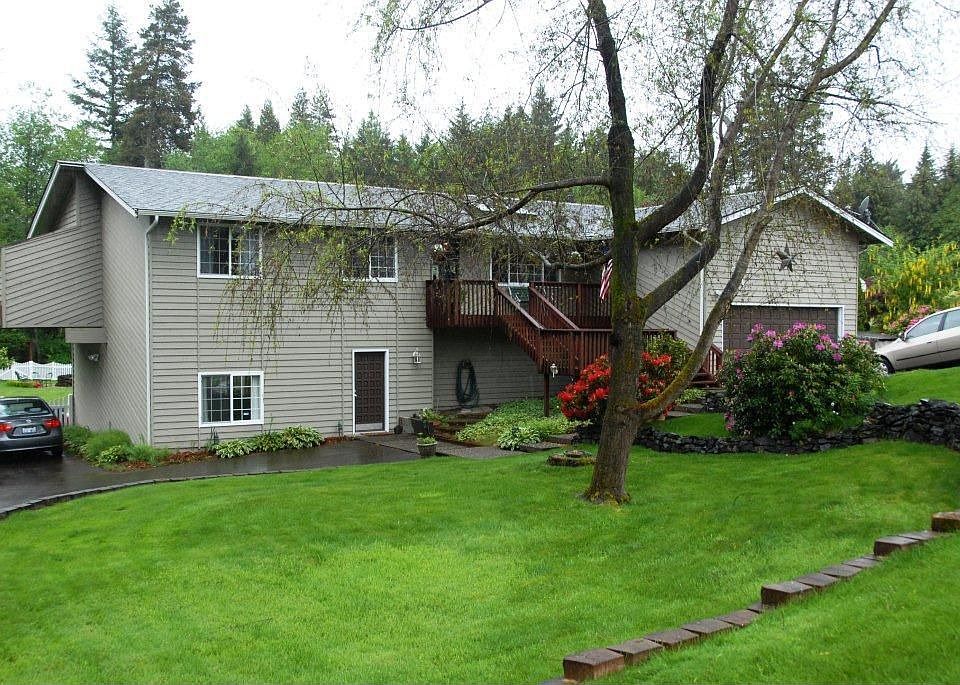 1st image of 741 V St SE