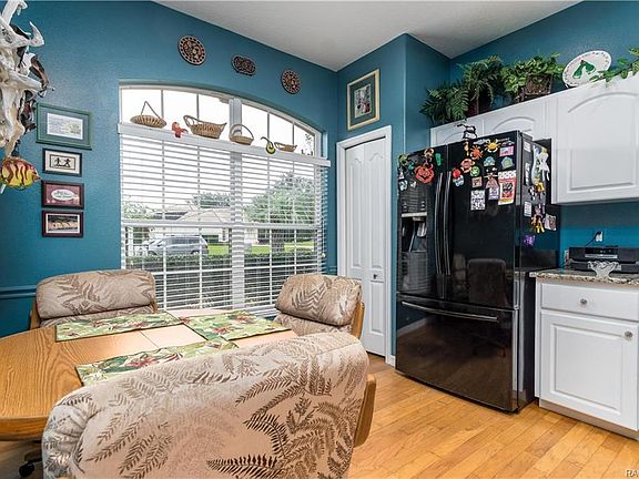 3rd image of 864 W Silver Meadow Loop