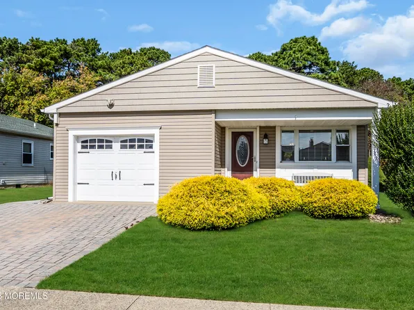 21 Doral Drive, Toms River, NJ 08757