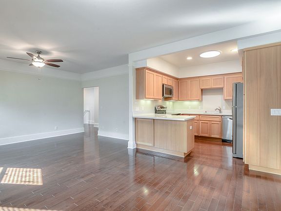 2nd image of 651 Lytton Ave