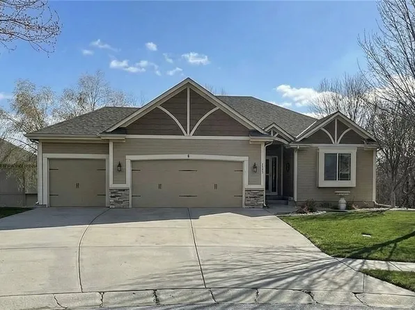 1302 Ashdown Cir, Raymore, MO 64083