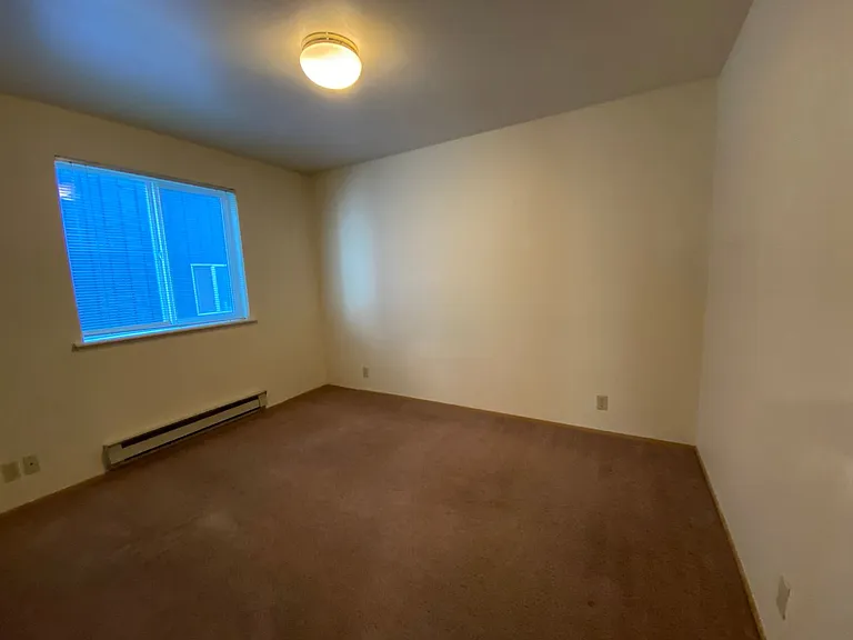 University Court Apartments — Photo 69