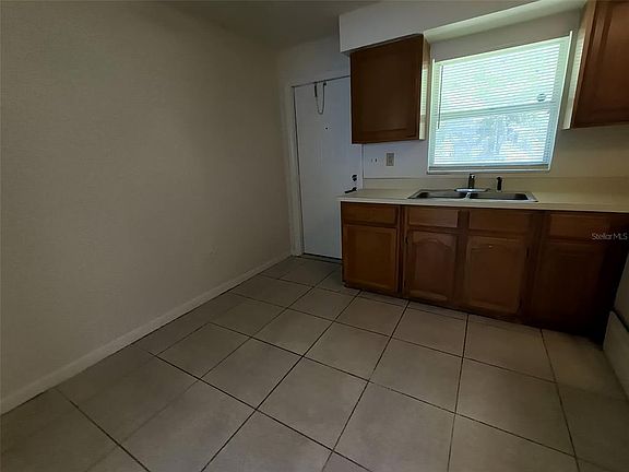4th image of 401 Hibiscus Ave APT 2