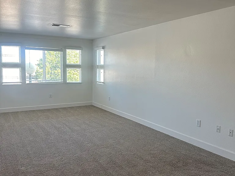 Vantage Point Apartments — Photo 17