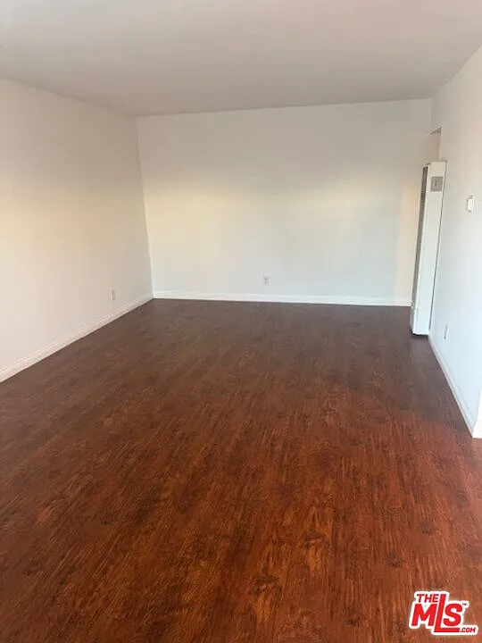 2 bed, 1.0 bath, 800 sqft, $2,500 — Photo 4