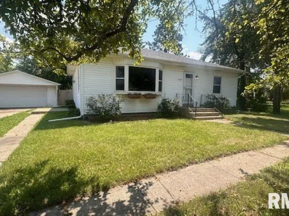 427 S Mississippi St, Blue Grass, IA 52726
