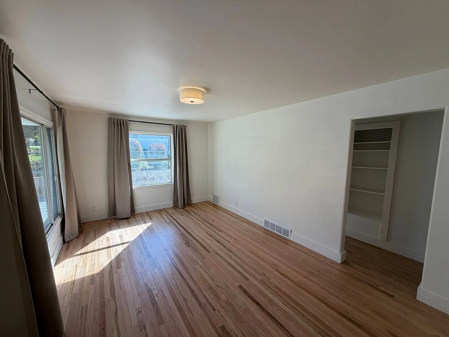 Updated 4-Bedroom Bountiful Home with Remodeled Kitchen — Photo 4