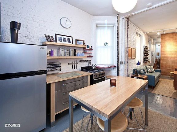 2nd image of 633 E 11th St APT 6