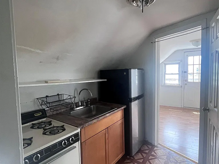 225 E Market St — Photo 3