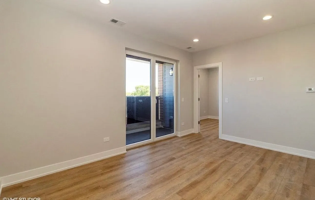 2 bed, 900 sqft, $2,600 — Photo 1