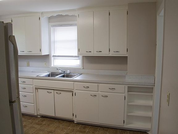 4th image of 841 Cumming Ln