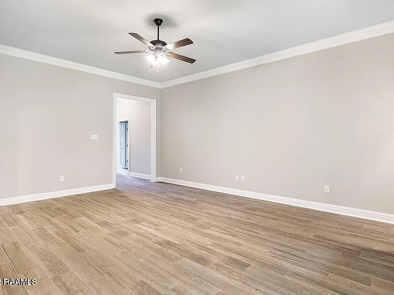 211 Sparrowhawk St — Photo 8