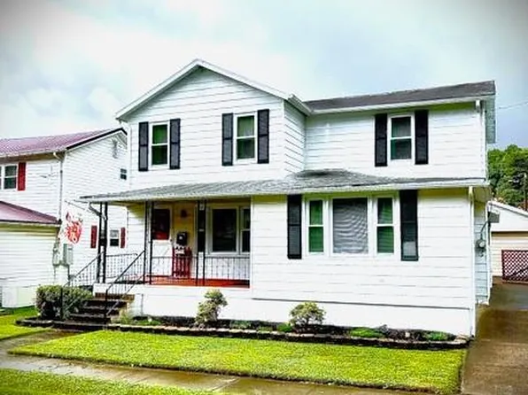 9 Cherry St, Richwood, WV 26261