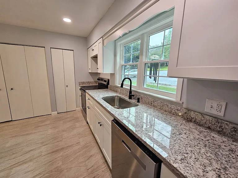 35 Summercreek Dr — Photo 8